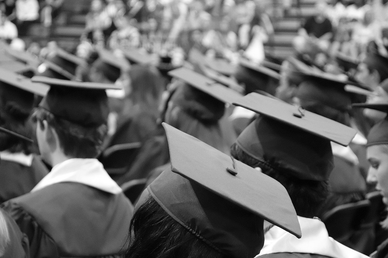 公務員試験の合格者の学歴は？Fラン大卒はいるの？東大出身者は？