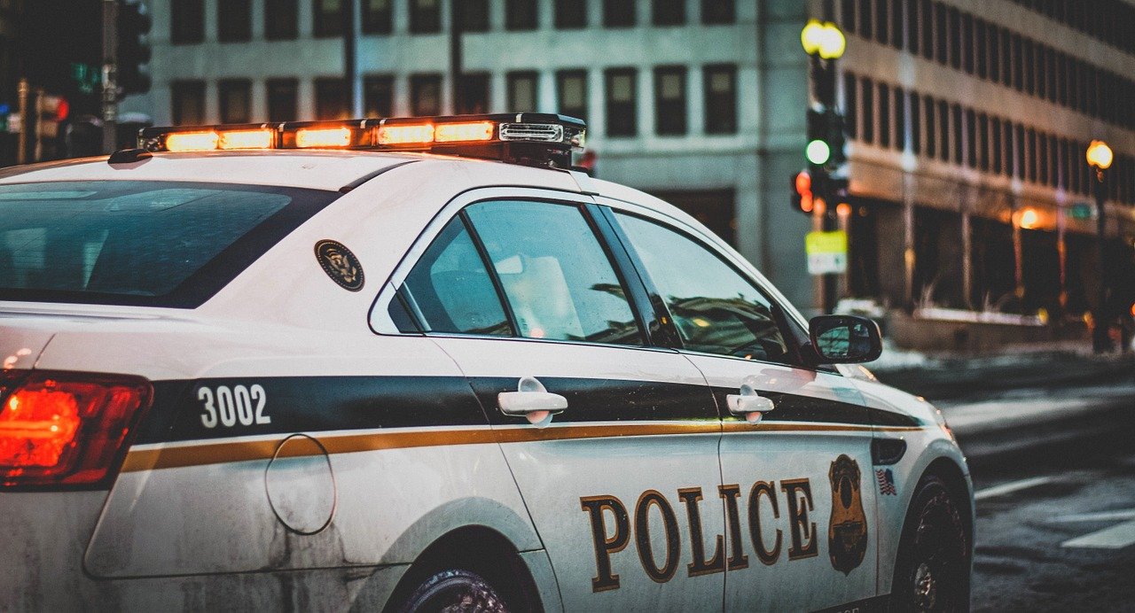 警察官の給料は？全警察本部の初任給を一覧で紹介！ボーナス等も解説