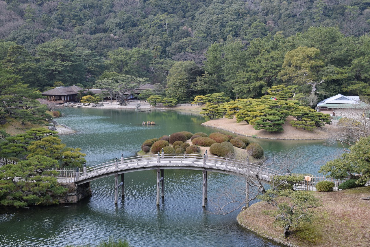 四国【主要な50大市役所・町役場】全職員平均年収ランキング！