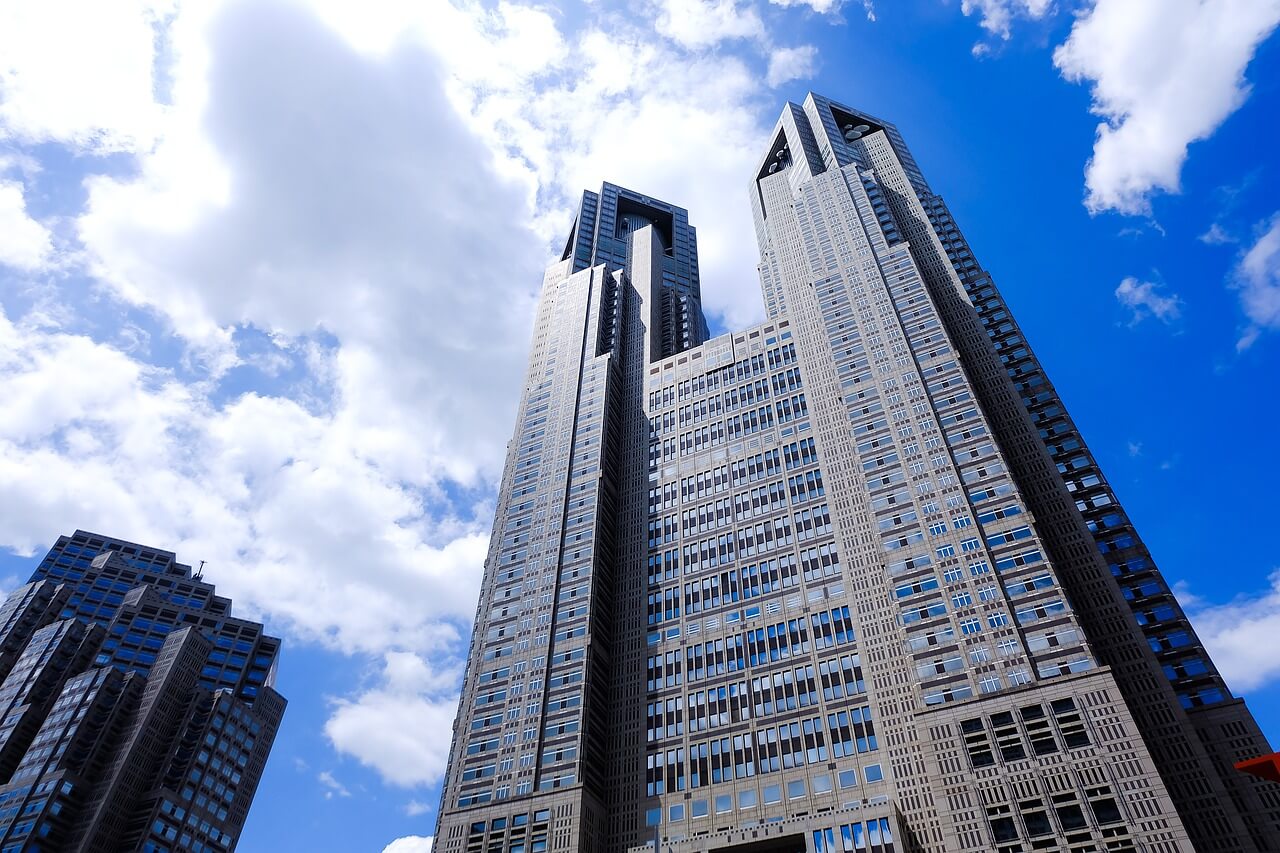 県庁・都庁・道庁・府庁の初任給ランキング！1、2年目の年収も紹介